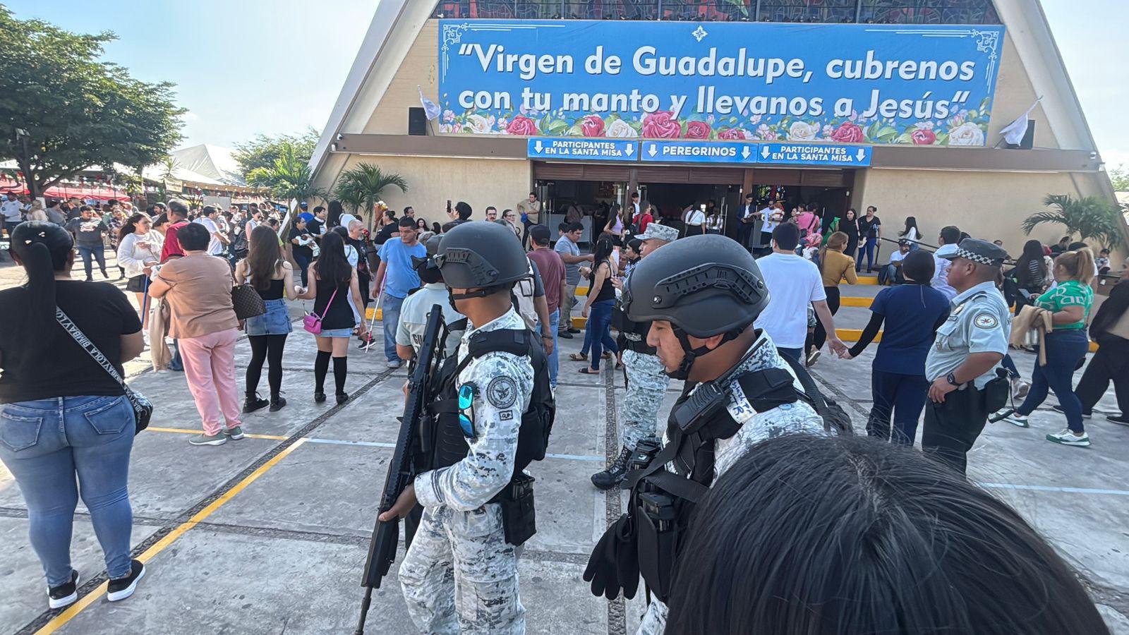 $!Feligreses acuden en familia a ver a la Virgen de Guadalupe en Culiacán
