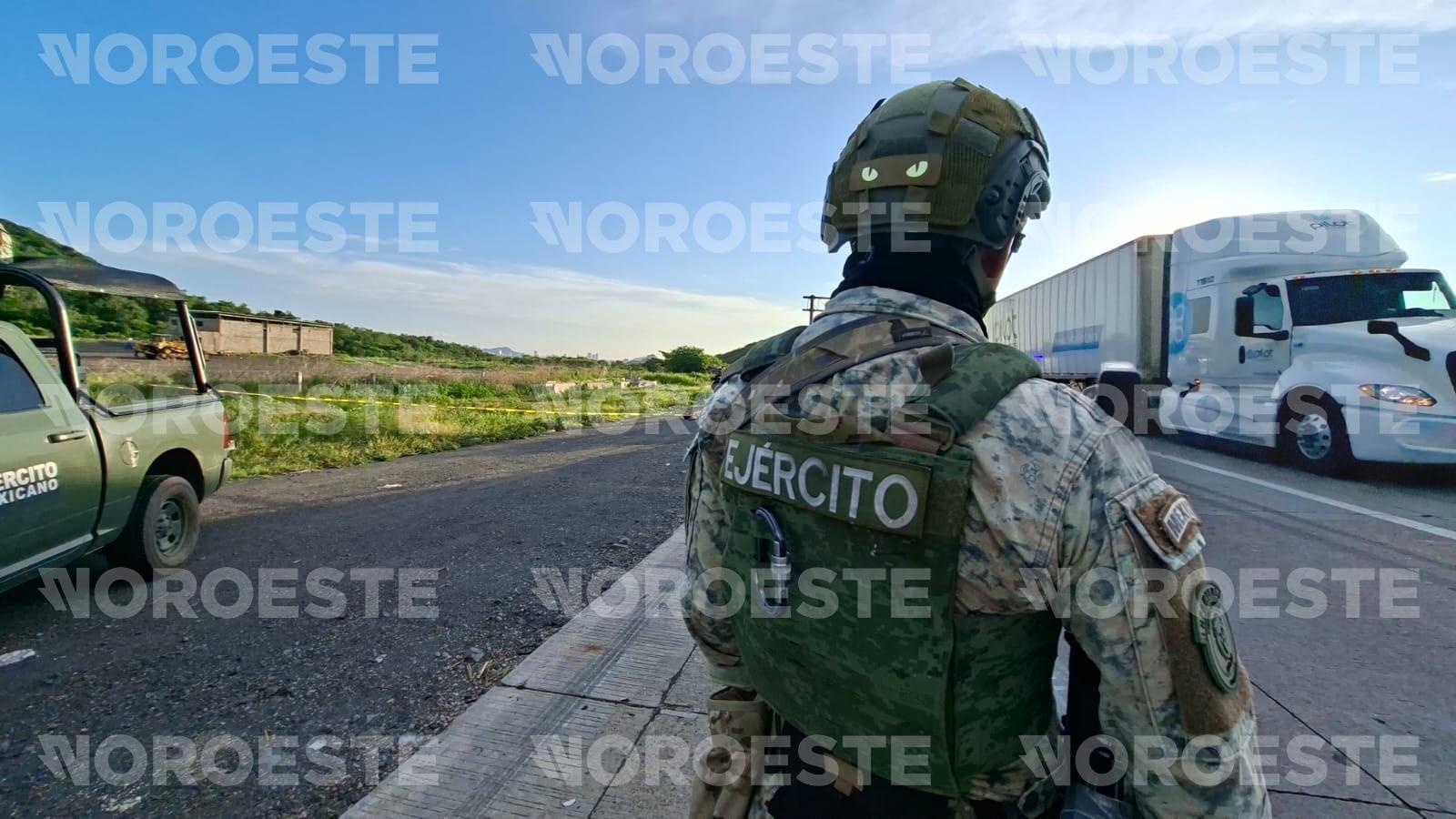 $!Hallan cuerpo de un hombre con impactos de arma de fuego en la autopista Mazatlán-Culiacán