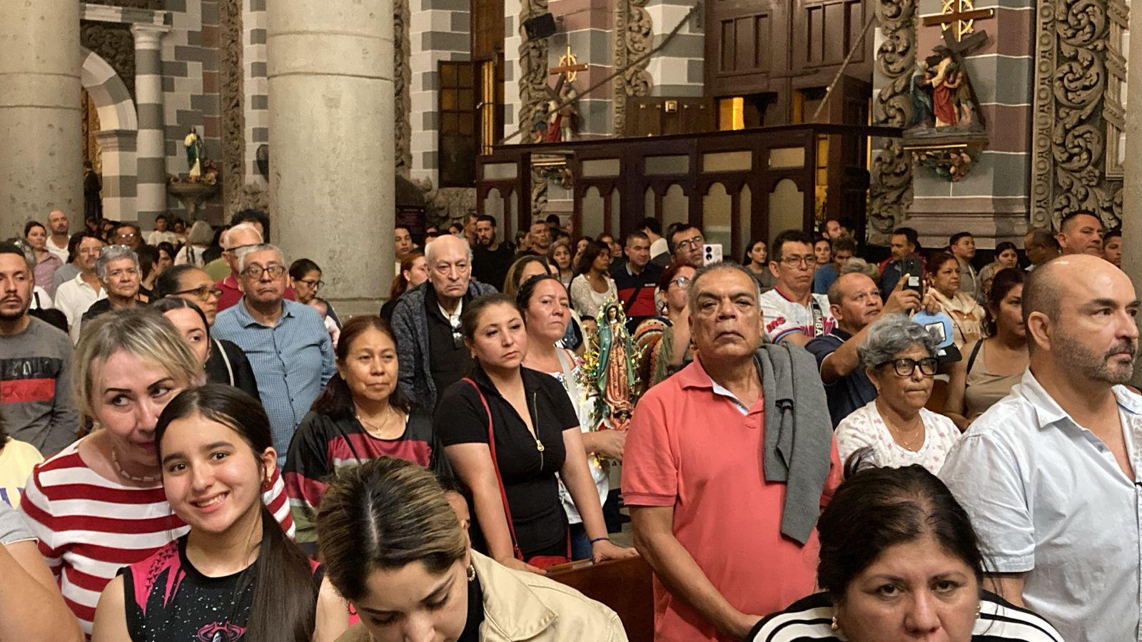 $!Cantan ‘Las Mañanitas’ a la Virgen de Guadalupe y piden por la paz en Sinaloa