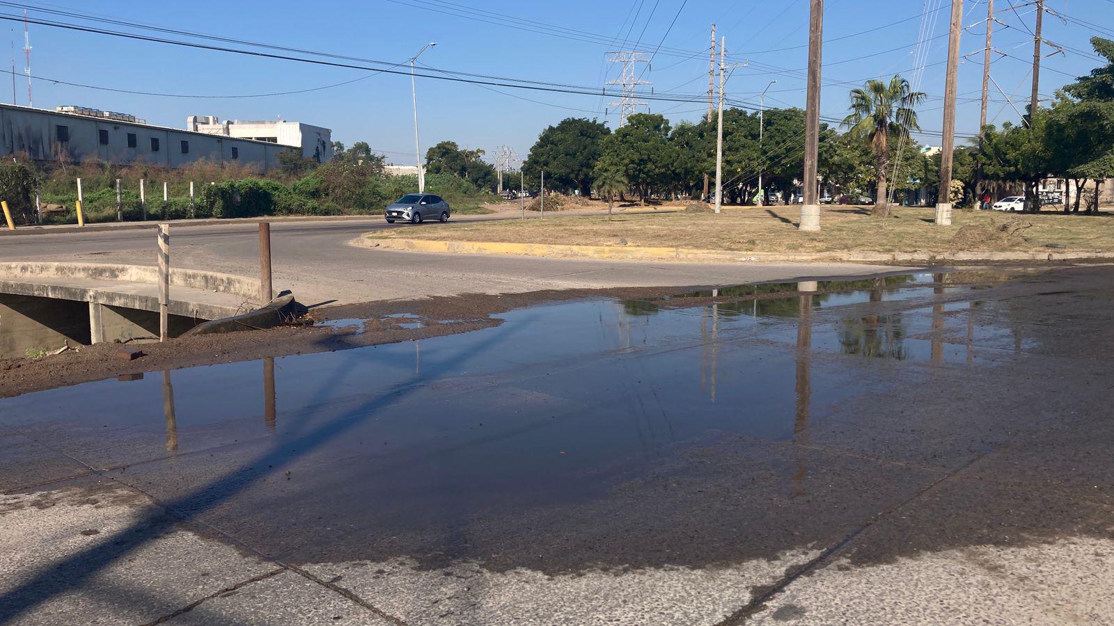 $!Canal sin protección en la Santa Rosa provoca constantes volcaduras en Mazatlán