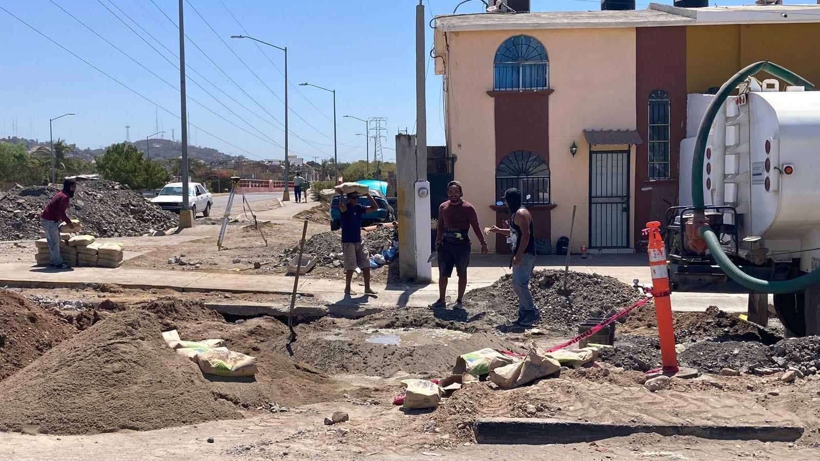 $!Desvío de tráfico por el puente vial en la Colosio, genera accidentes y molestia, en Mazatlán