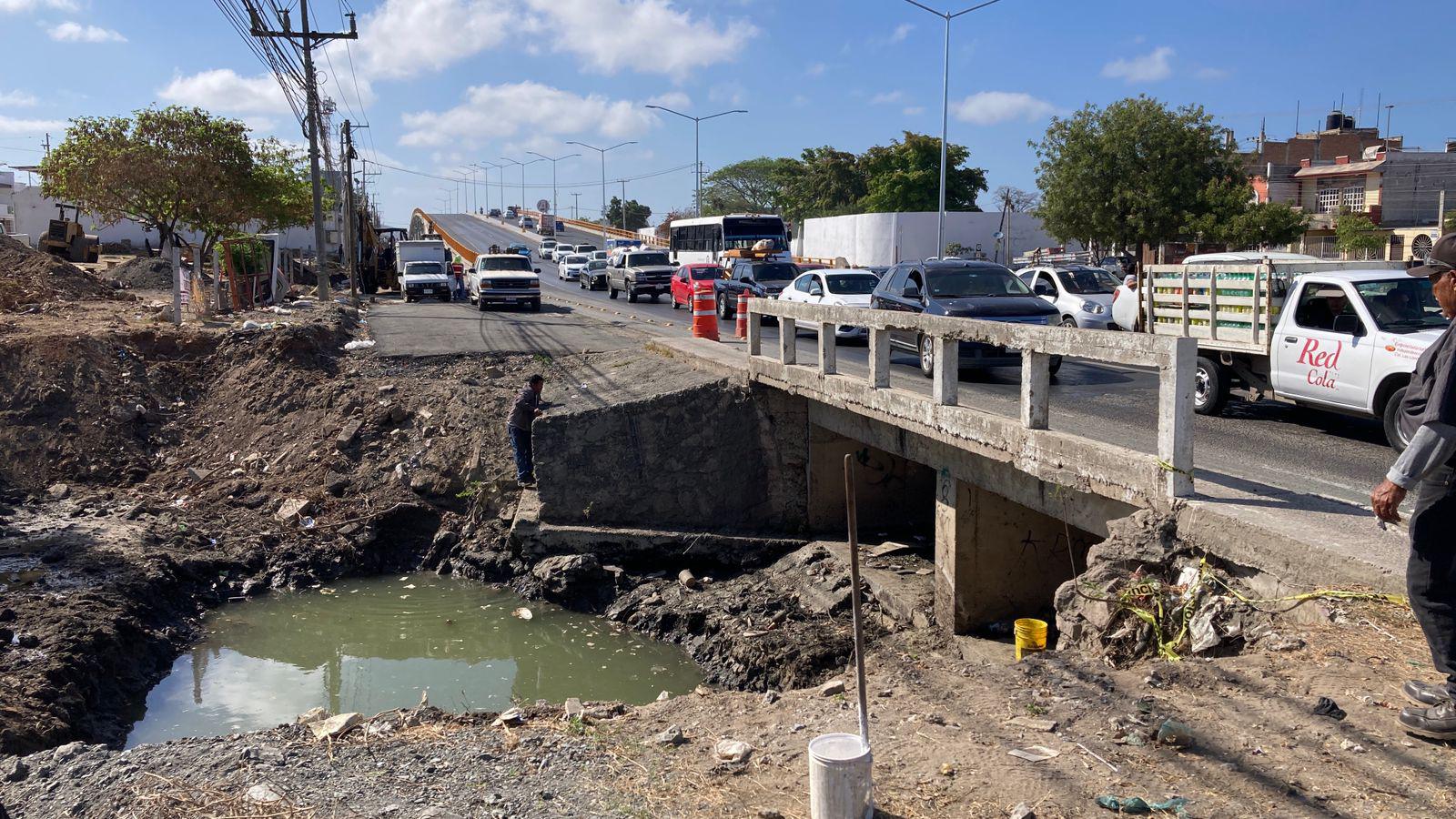 $!Amplían canal del Jabalíes cerca del puente del Libramiento Colosio, en Mazatlán