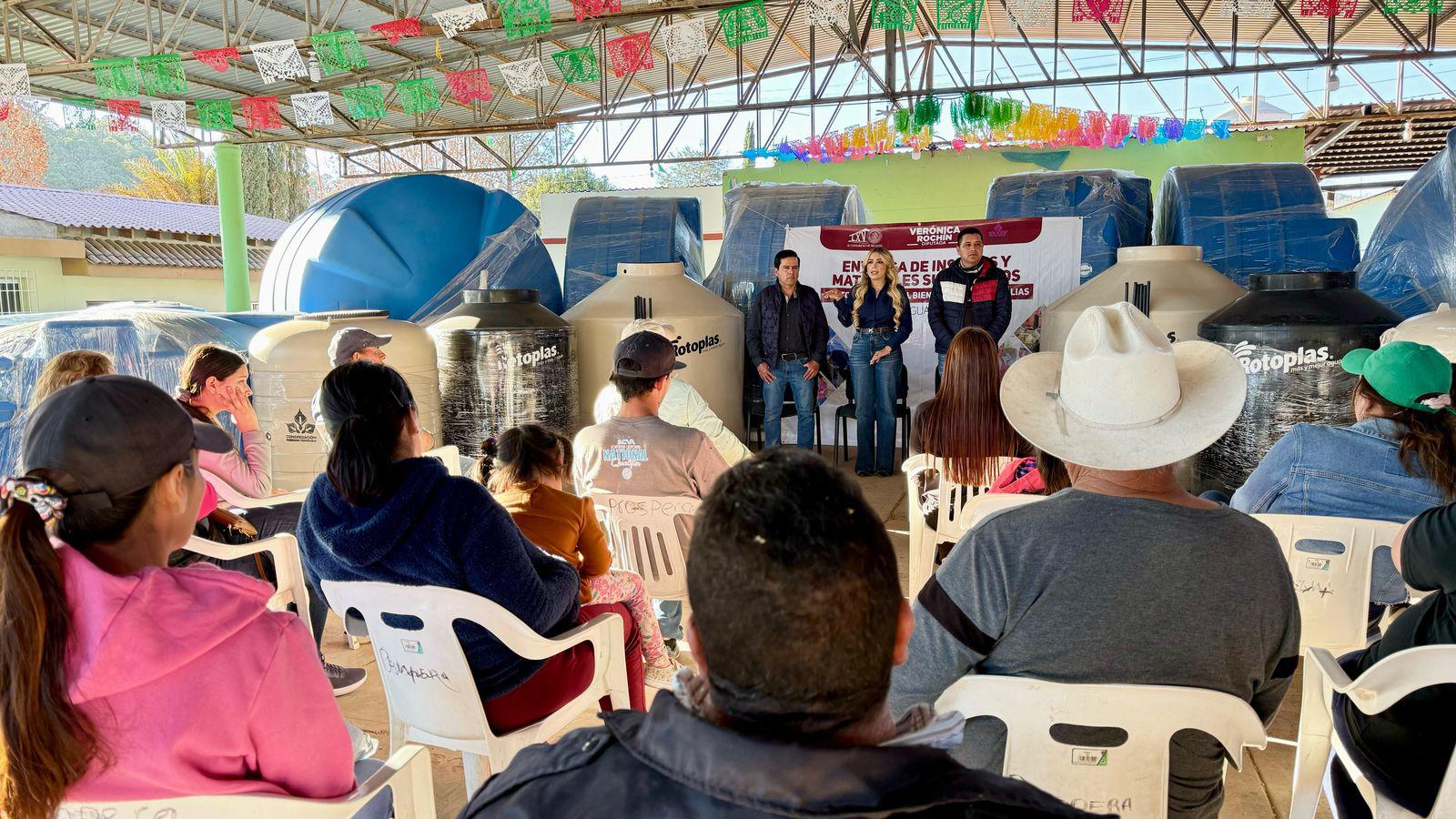 $!Consiguen apoyos para más de 50 familias de la zona serrana de Badiraguato en convenio con Congregación