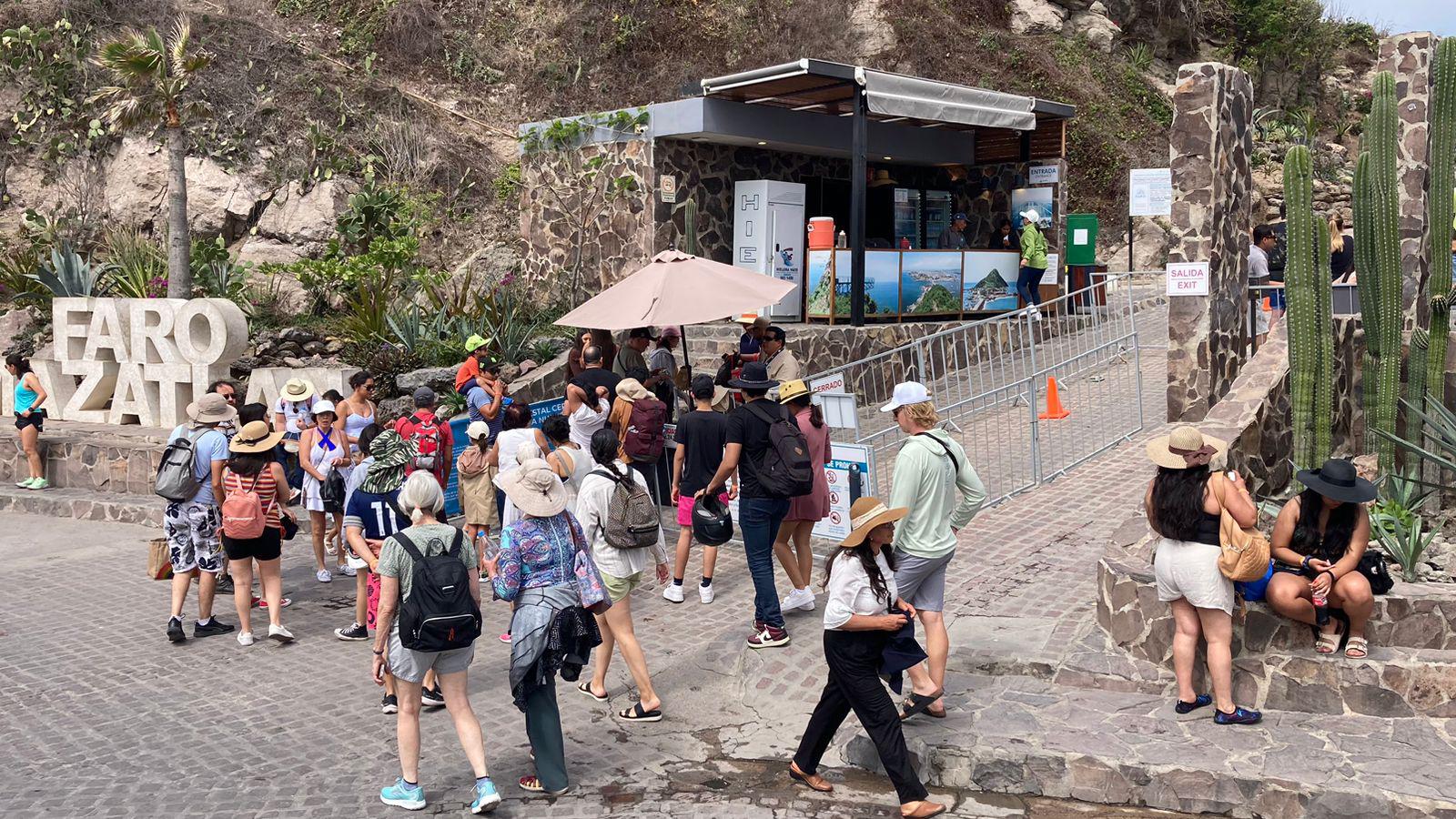 $!Cierre del mirador de cristal en el Faro Mazatlán decepciona a visitantes