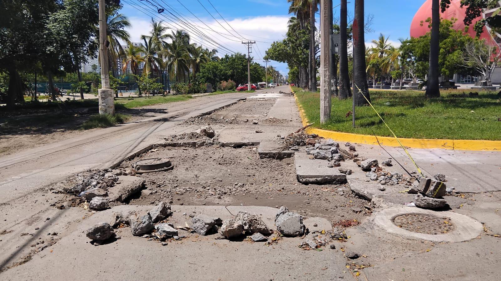 $!Obra sin terminar en avenida Reforma pone en riesgo a conductores en Mazatlán