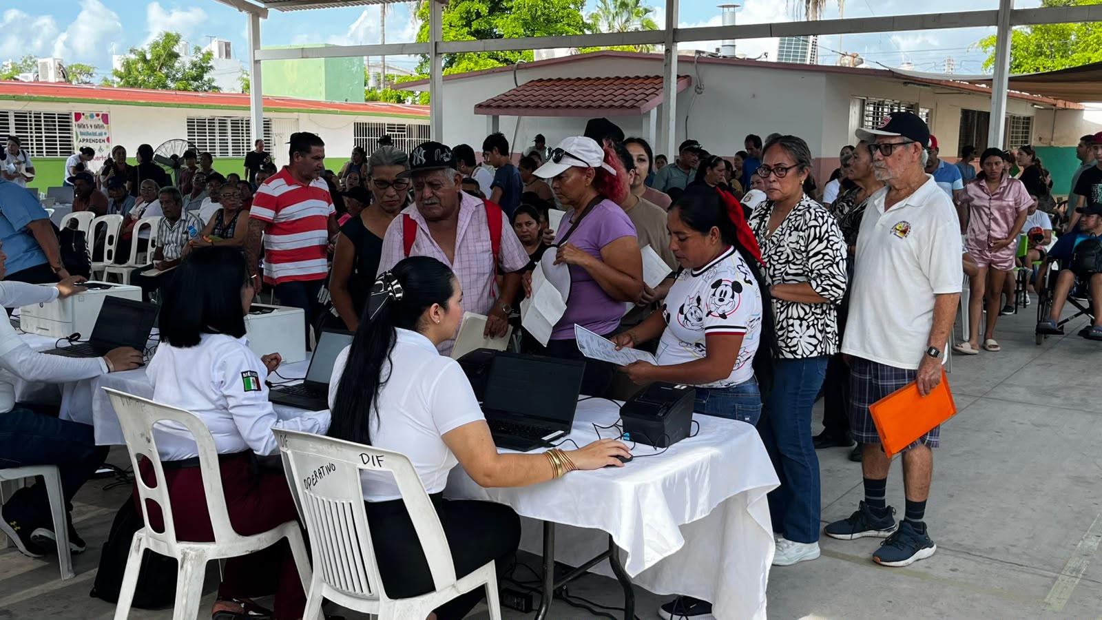 $!Acuden cientos a jornada gratuita de Registro Civil en Mazatlán