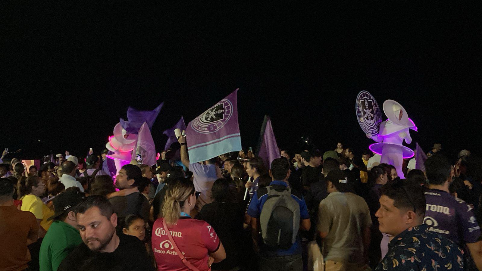 $!Mazatlán FC celebra quinto aniversario con vistoso desfile