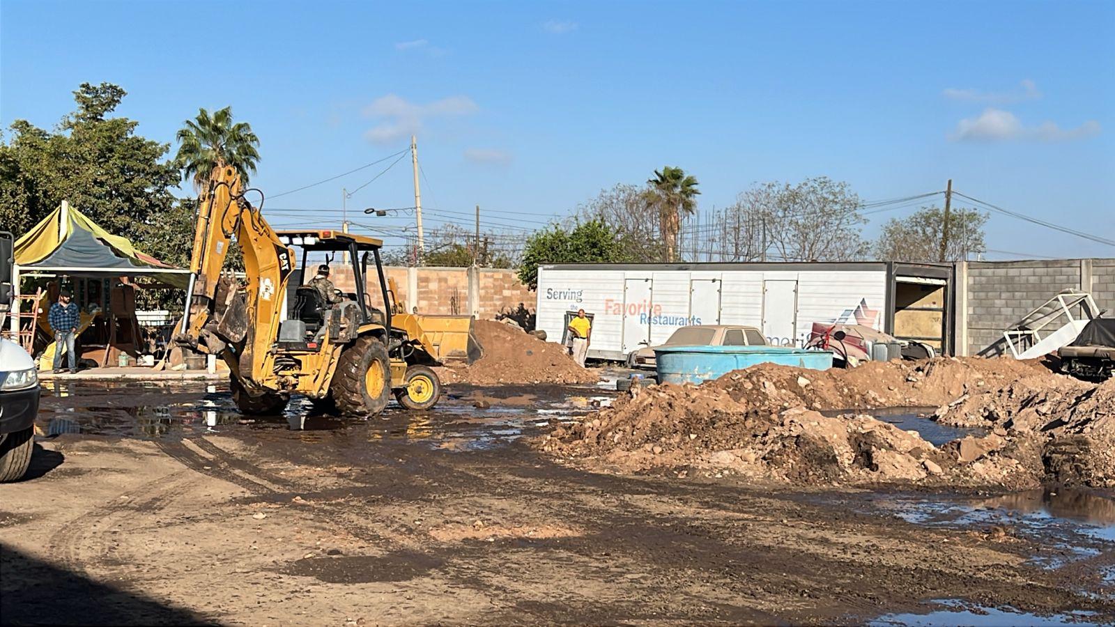 $!Incendio arrasa con contenedores en planta de diésel al sur de Culiacán