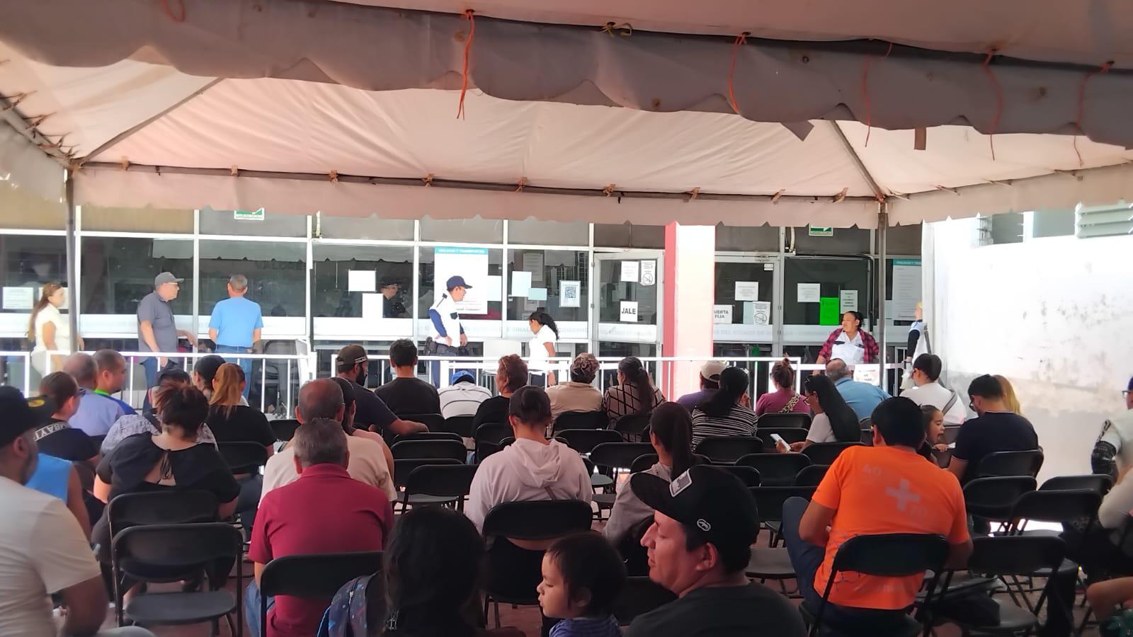 $!Registran oficinas de Gobierno gran afluencia de gente para trámites vehiculares y de licencia permanente