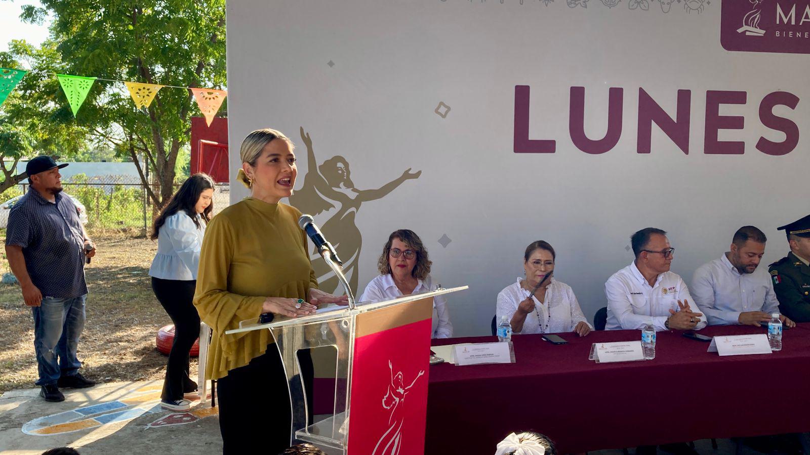 $!Dan banderazo de inicio de barda perimetral en Jardín de Niños en El Castillo