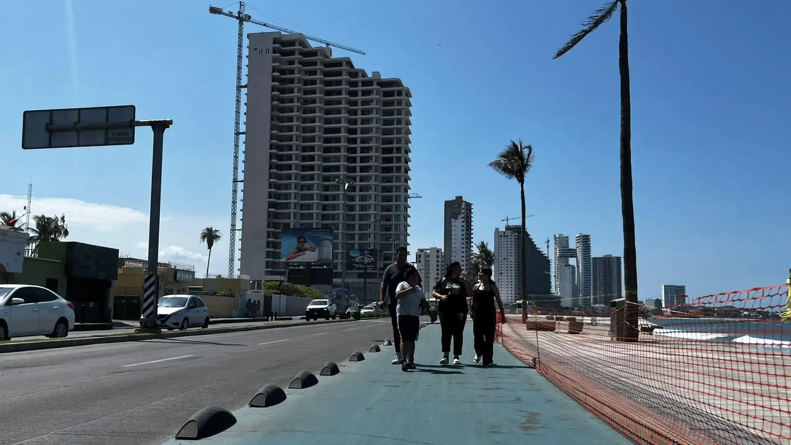 $!Prevalece sensación térmica superior a los 40 grados en Mazatlán