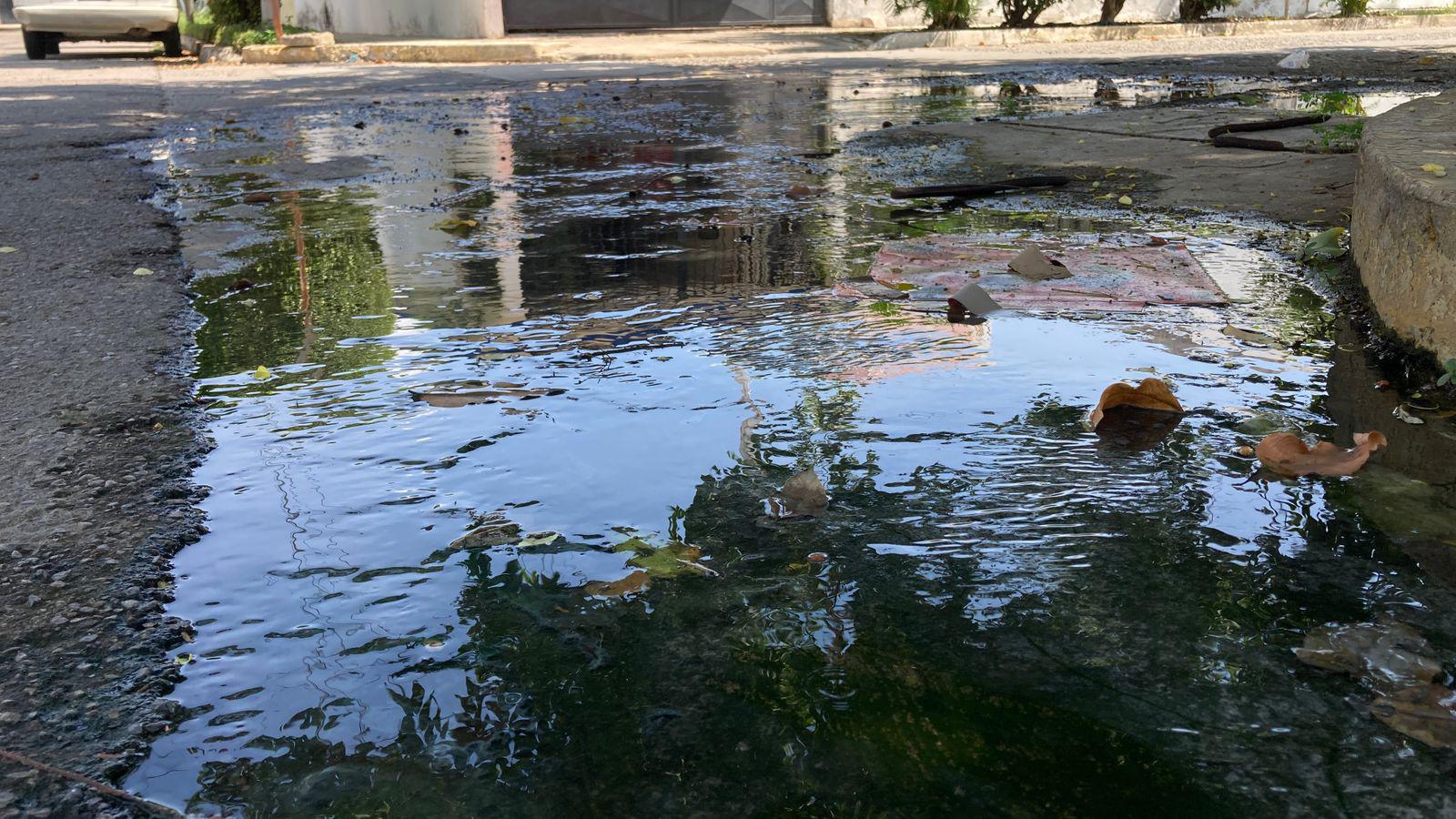 $!En Sábalo Country, vecinos sufren por fuga de drenaje y basura sin recolectar en el parque