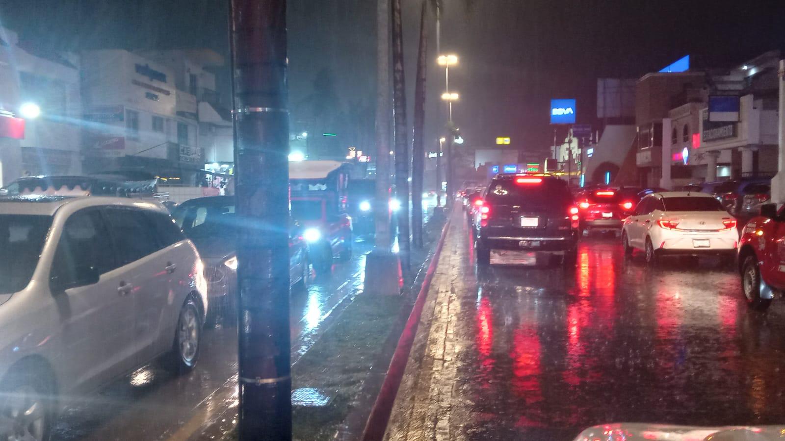 $!Azota tormenta a Mazatlán y al sur de Sinaloa