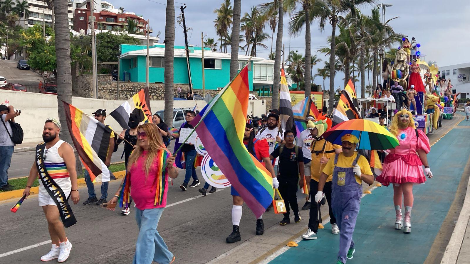 $!Marcha Maz Orgullo 2025 llena el malecón de Mazatlán de color y alegría