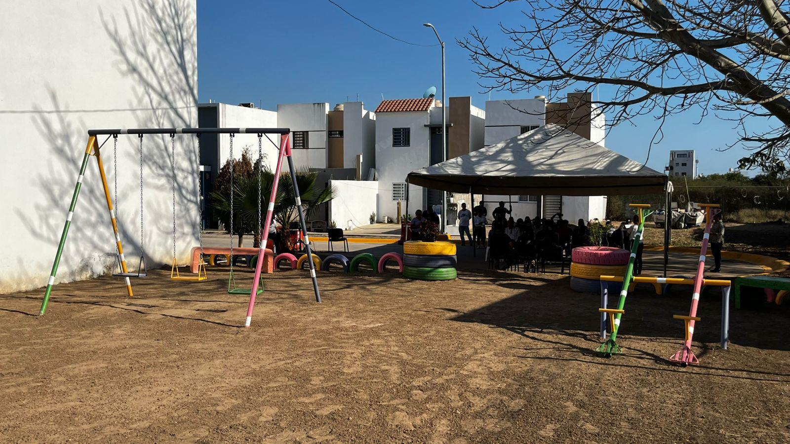 $!Familias de Jardines de La Riviera estrenan nuevo espacio recreativo para niños