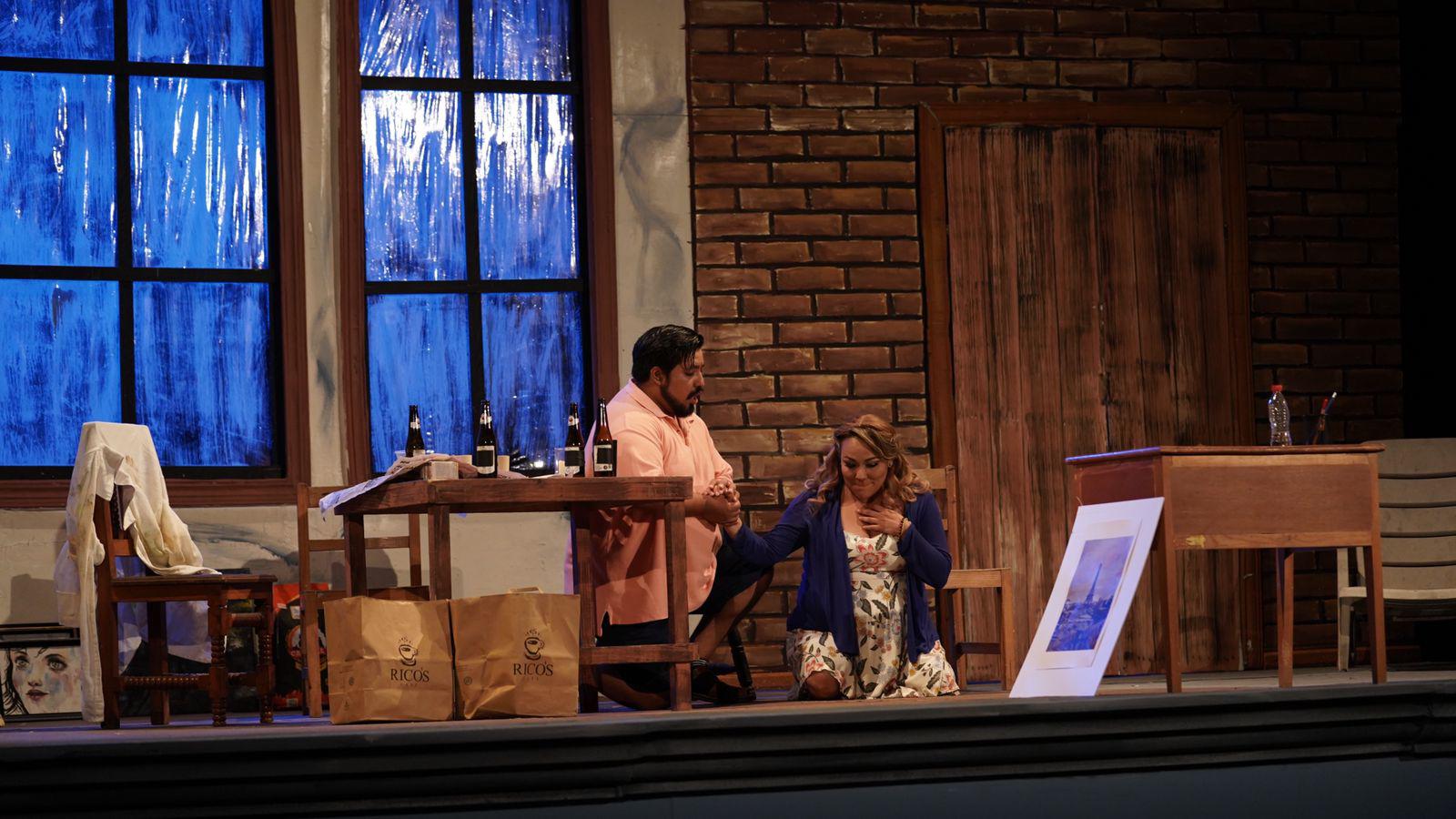 $!Los artistas recrearon un escenario mazatleco para la ópera.