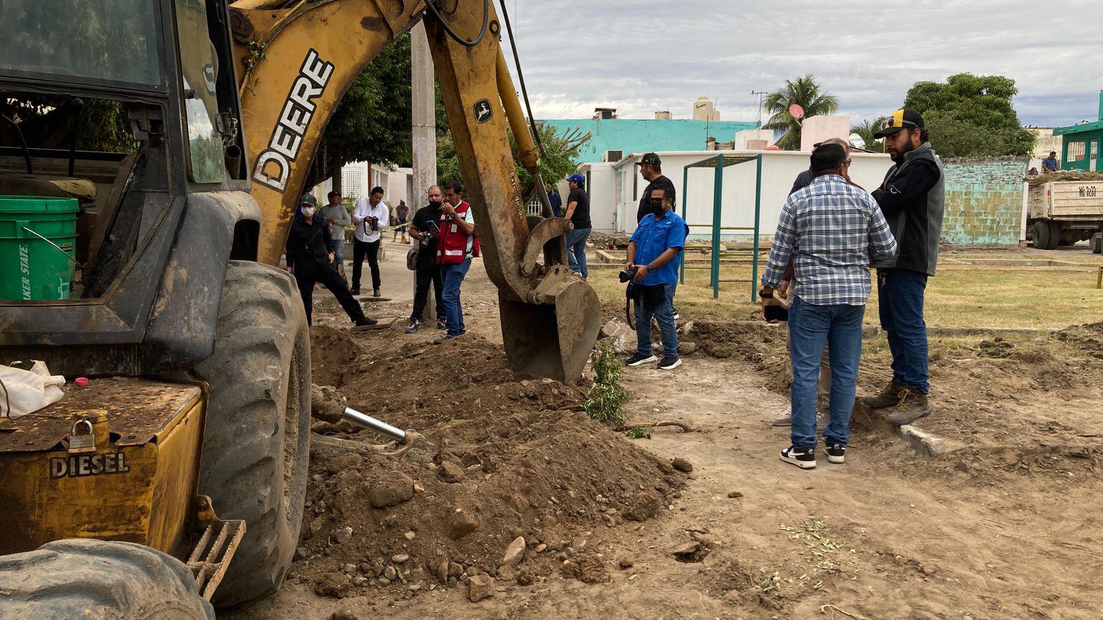 $!Tras las múltiples quejas por las fugas de drenaje, trabajan en rehabilitar obra de alcantarillado en Jabalíes