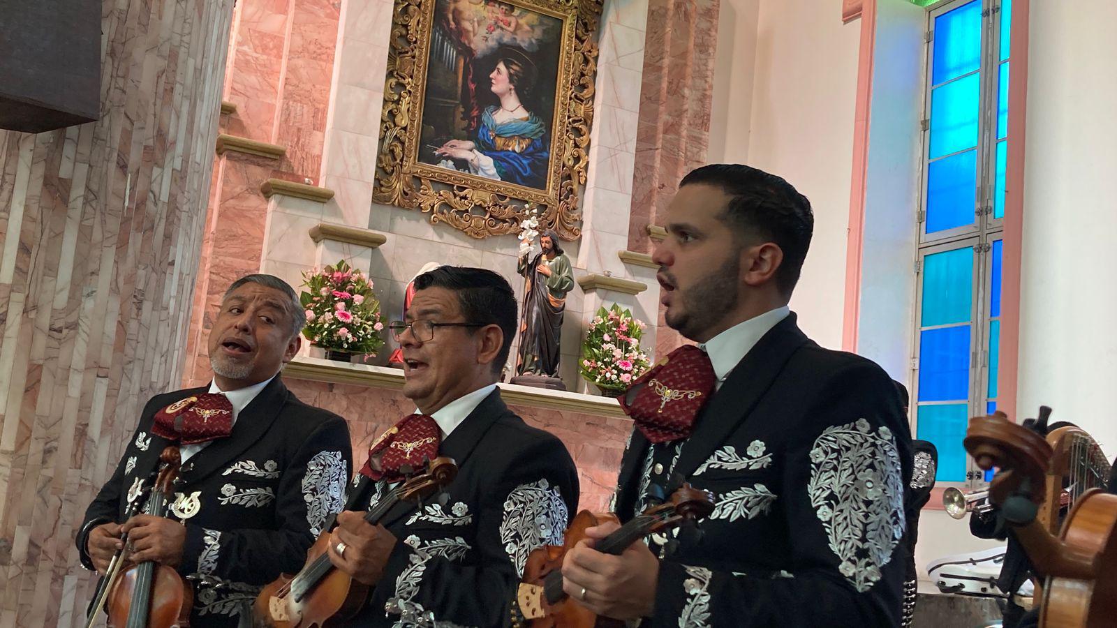 $!Honran y agradecen músicos mazatlecos a Santa Cecilia con ‘Las Mañanitas’ en su día
