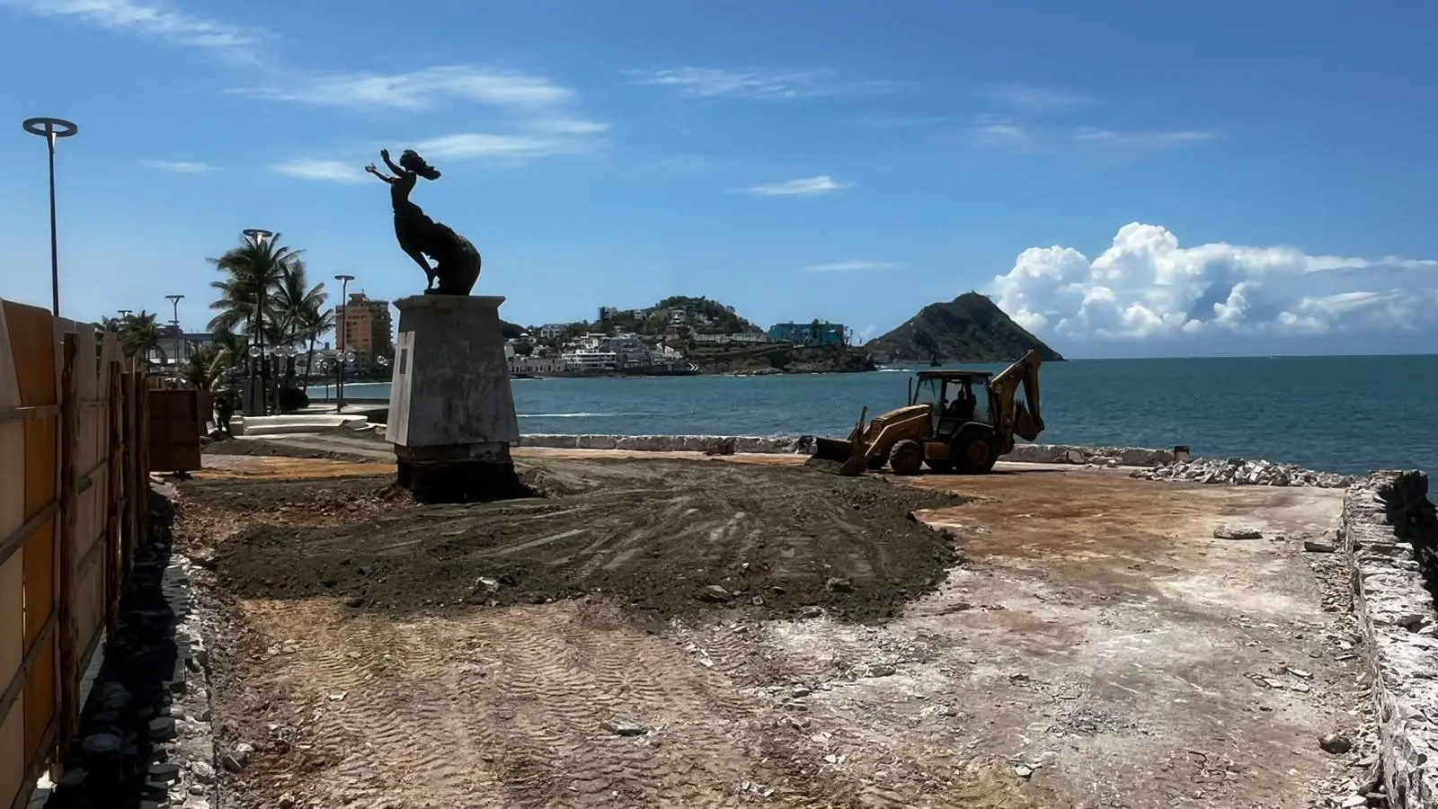 $!Prevén que reparación de socavón en el Malecón de Mazatlán dure aproximadamente dos meses