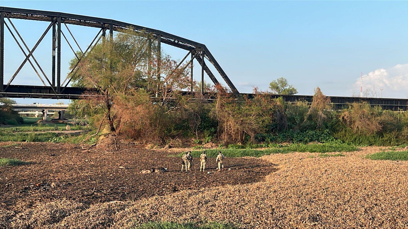 $!Localizan restos humanos reducidos a osamenta bajo el Puente Negro, en Culiacán