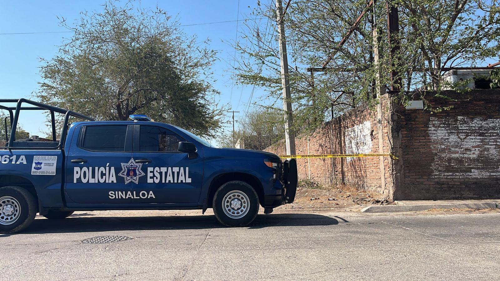 $!Localizan un cuerpo envuelto en bolsas en la colonia Miguel de la Madrid, en Culiacán