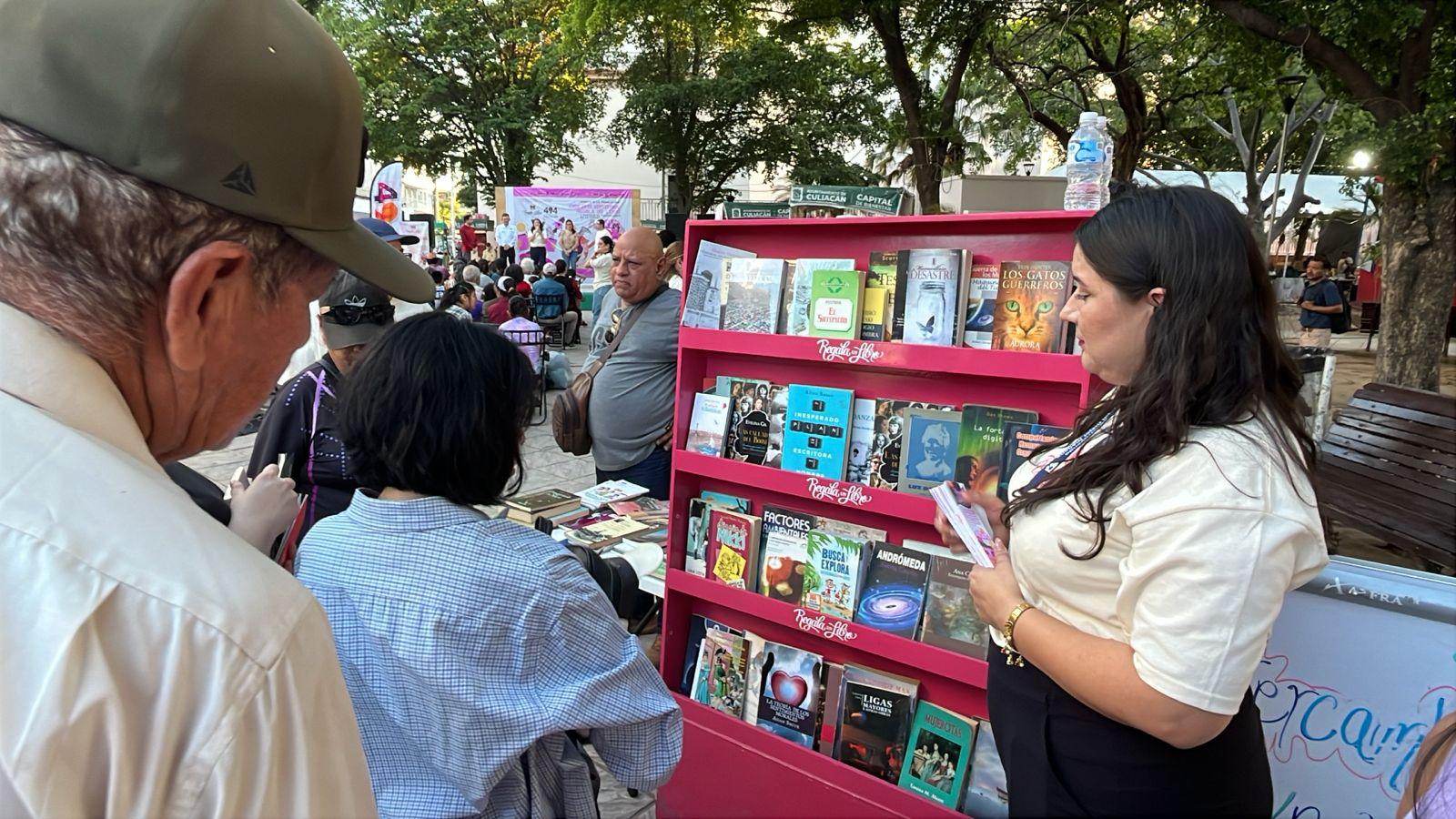 $!Un amplio catálogo de títulos se intercambiaron.