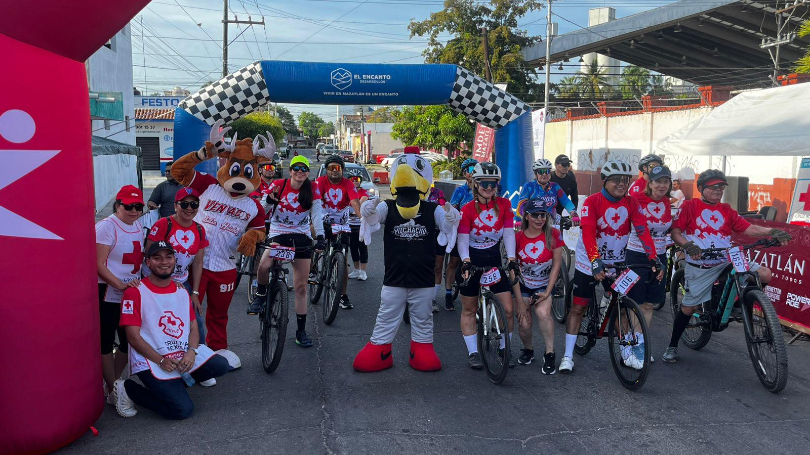 $!Pedalean por Cruz Roja en Mazatlán durante rodada altruista
