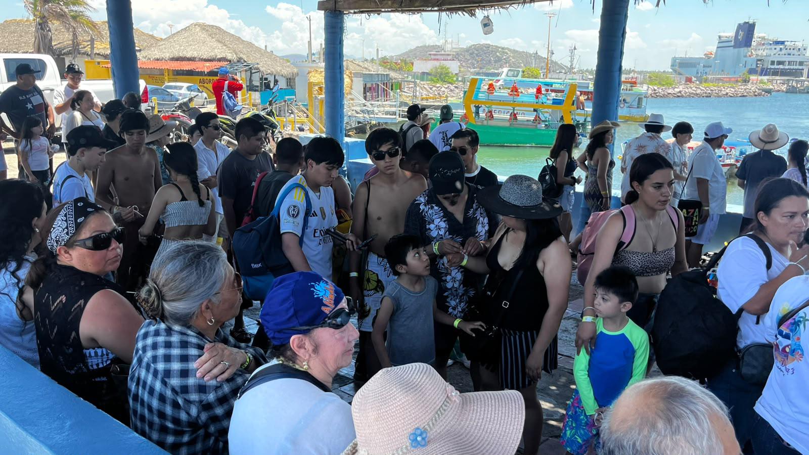 $!Se mantiene la buena afluencia de turismo nacional este fin de semana en Mazatlán