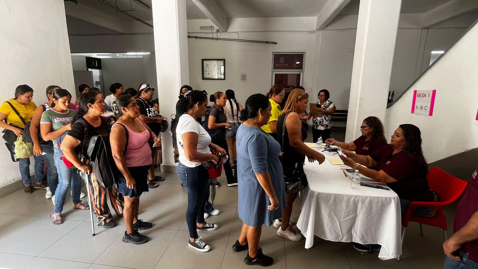 $!Entregan apoyos del programa Unidas a 200 madres solteras en Mazatlán