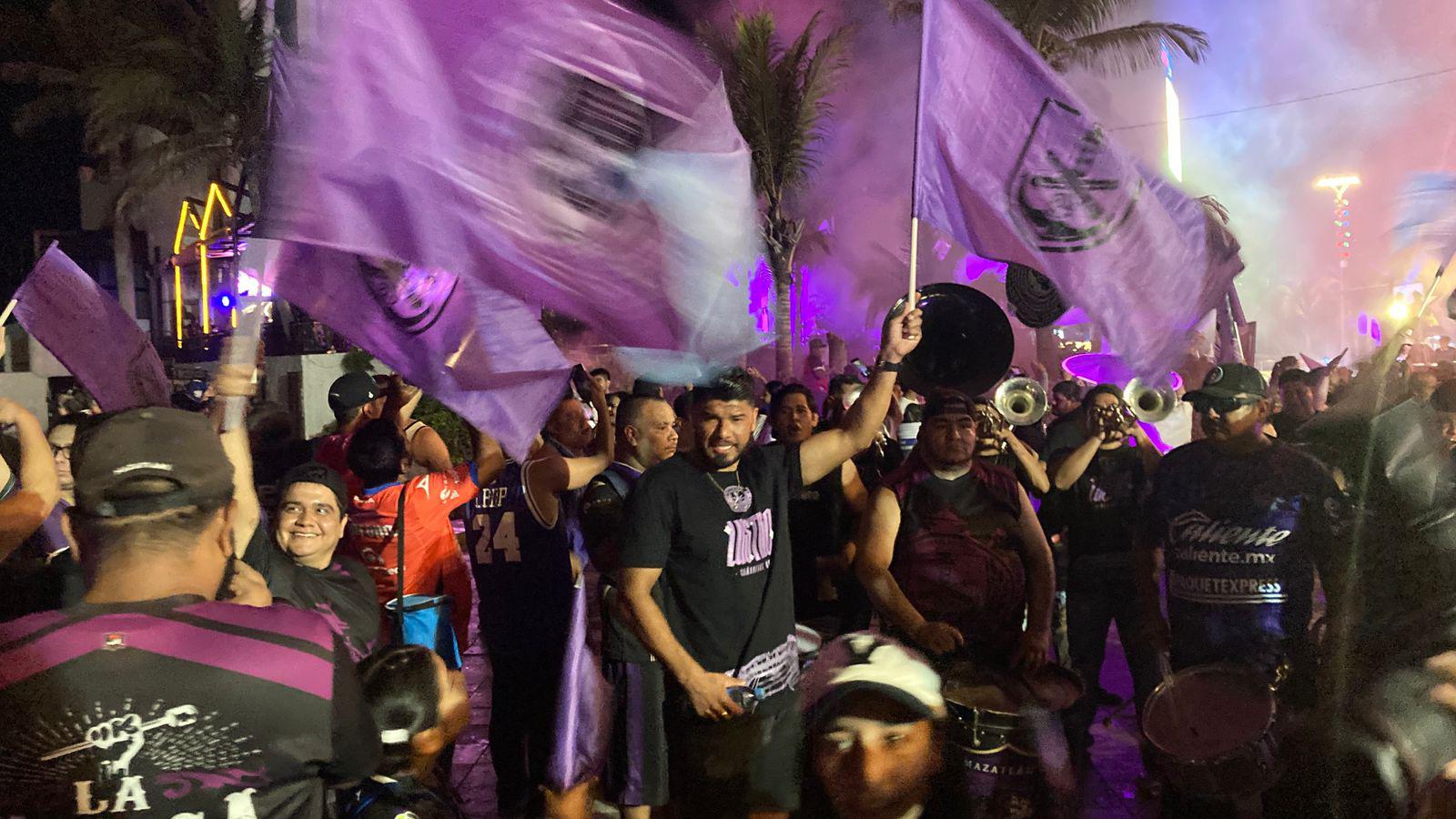 $!Mazatlán FC celebra quinto aniversario con vistoso desfile