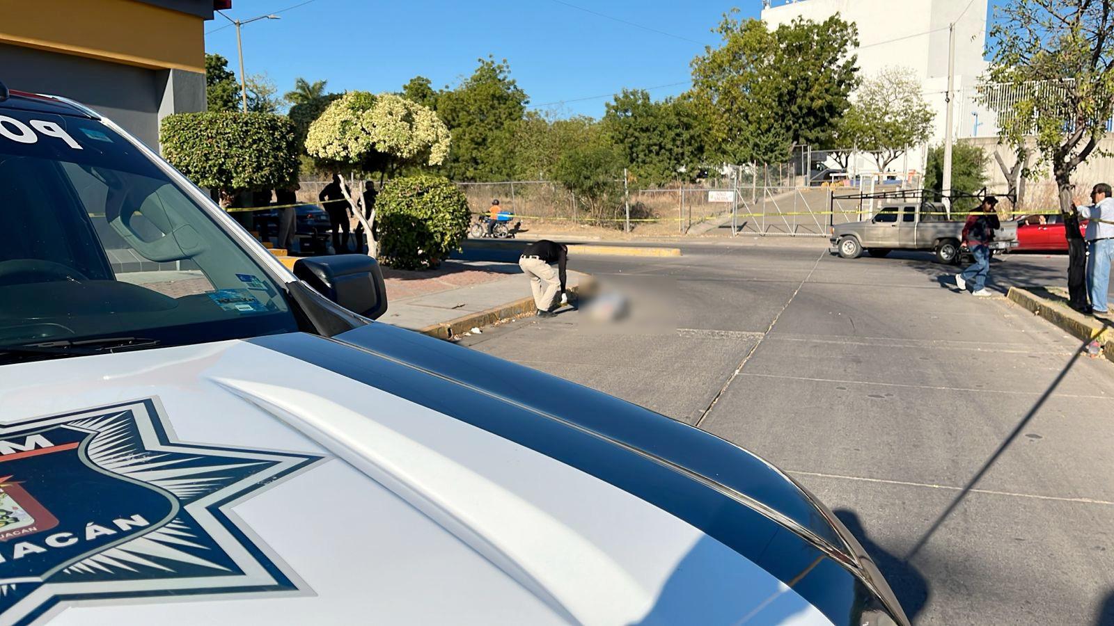 $!Encuentran un cuerpo emplayado detrás de la Torre Académica de la UAS, en Culiacán