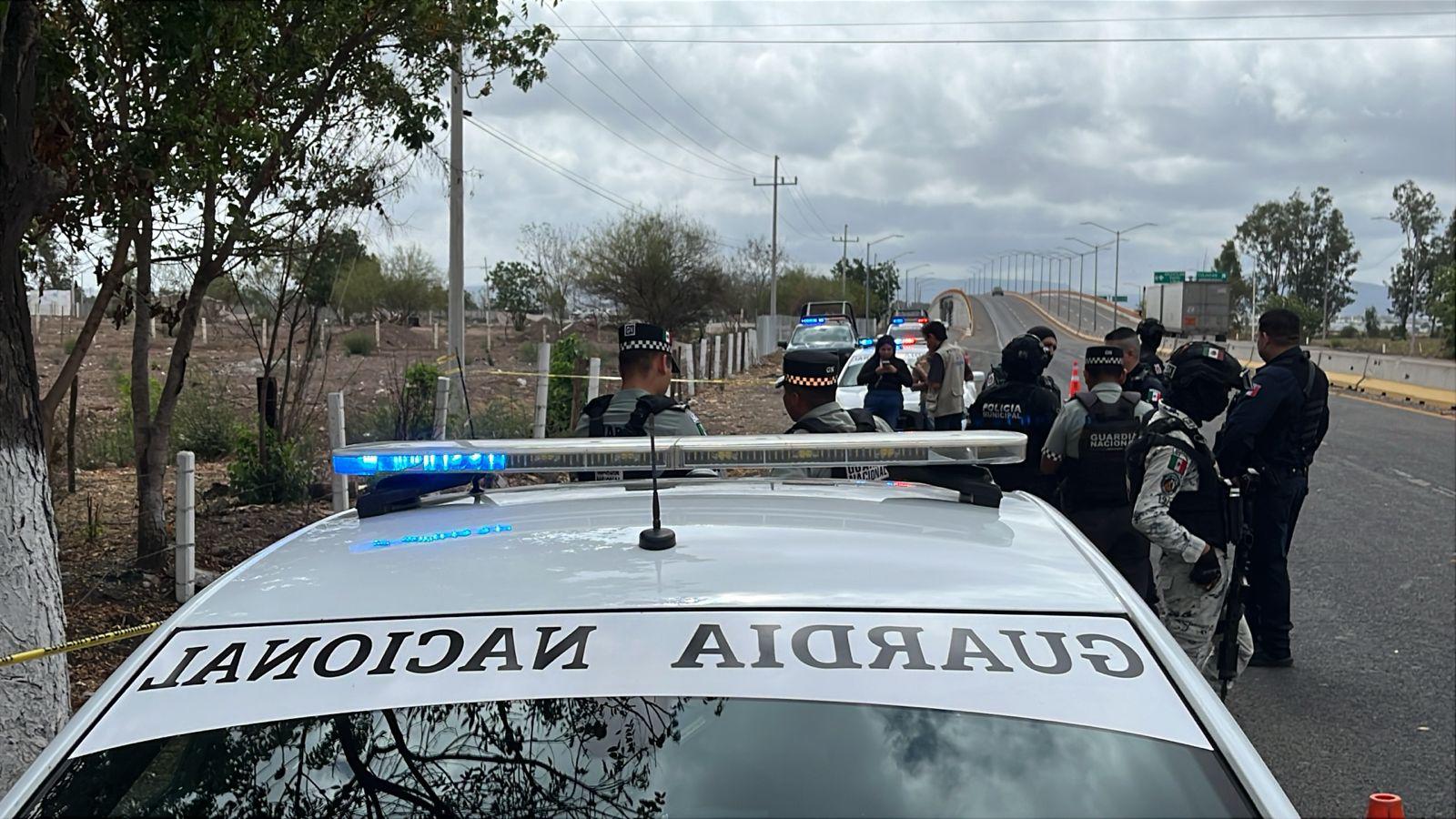 $!Hallan un hombre asesinado sobre el libramiento La Costerita, atrás del Aeropuerto de Culiacán