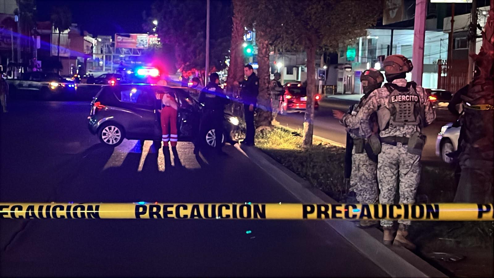 $!Atacan a balazos a dos hermanos en el bulevar Emiliano Zapata, en Culiacán; uno muere y otro resulta herido