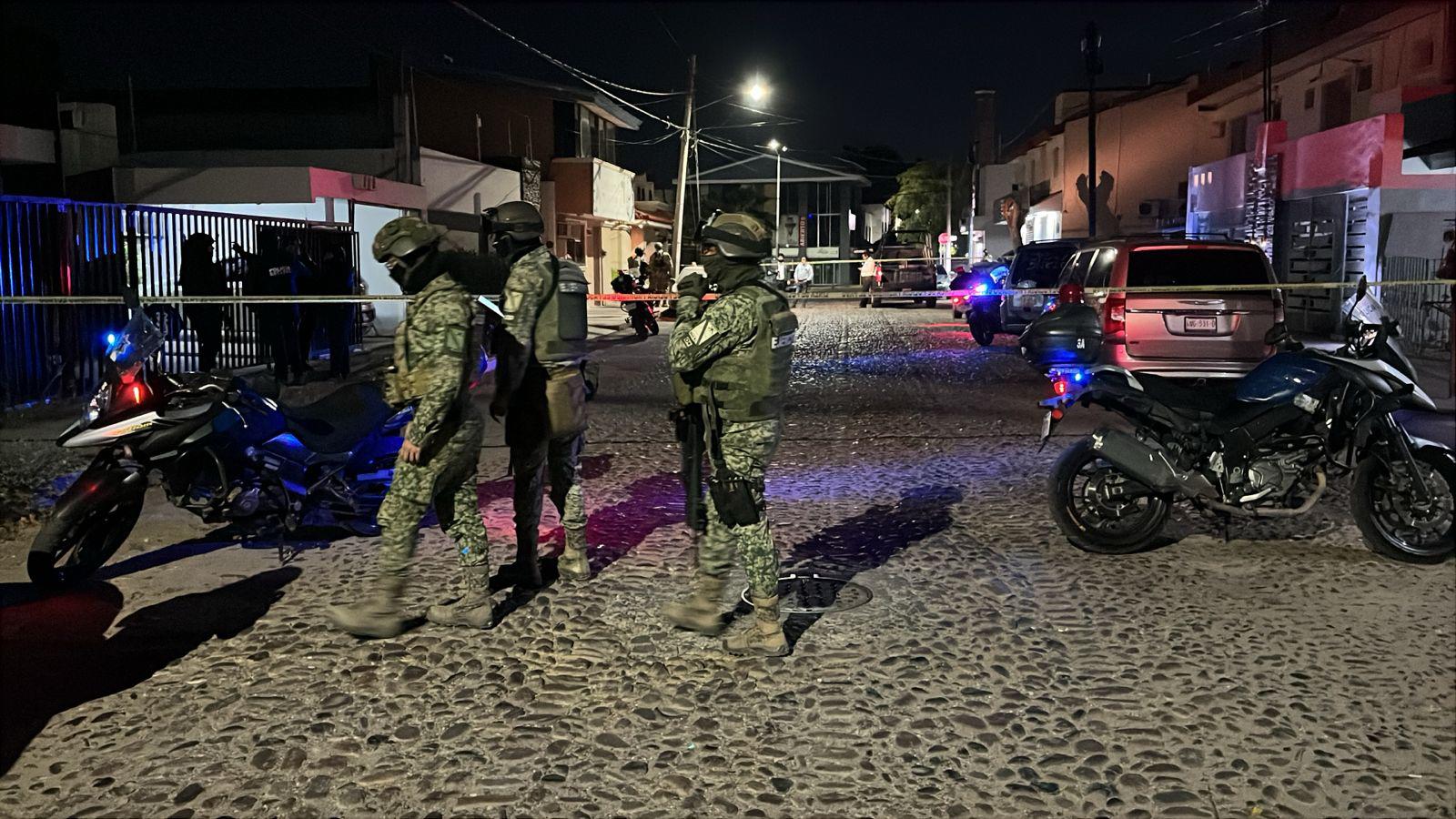 $!Asesinan un hombre a balazos dentro de su propio domicilio de la colonia Las Quintas, en Culiacán