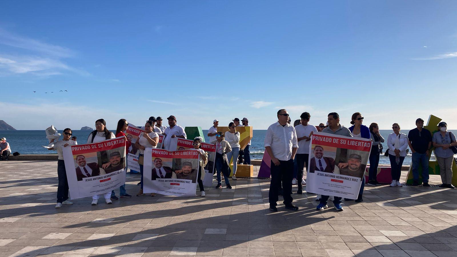 $!Marchan en Mazatlán para pedir libertad del chef Jesús Antonio Hernández Ruiz