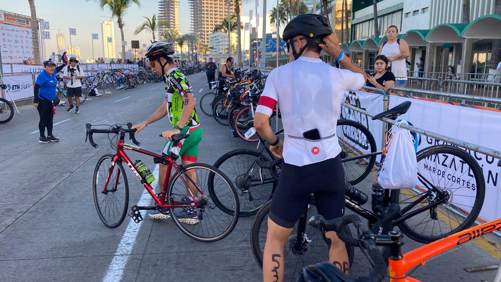 $!Hiram Aldrete y María Guadalupe Cháidez son los monarcas del Duatlón Pacífico Mazatlán