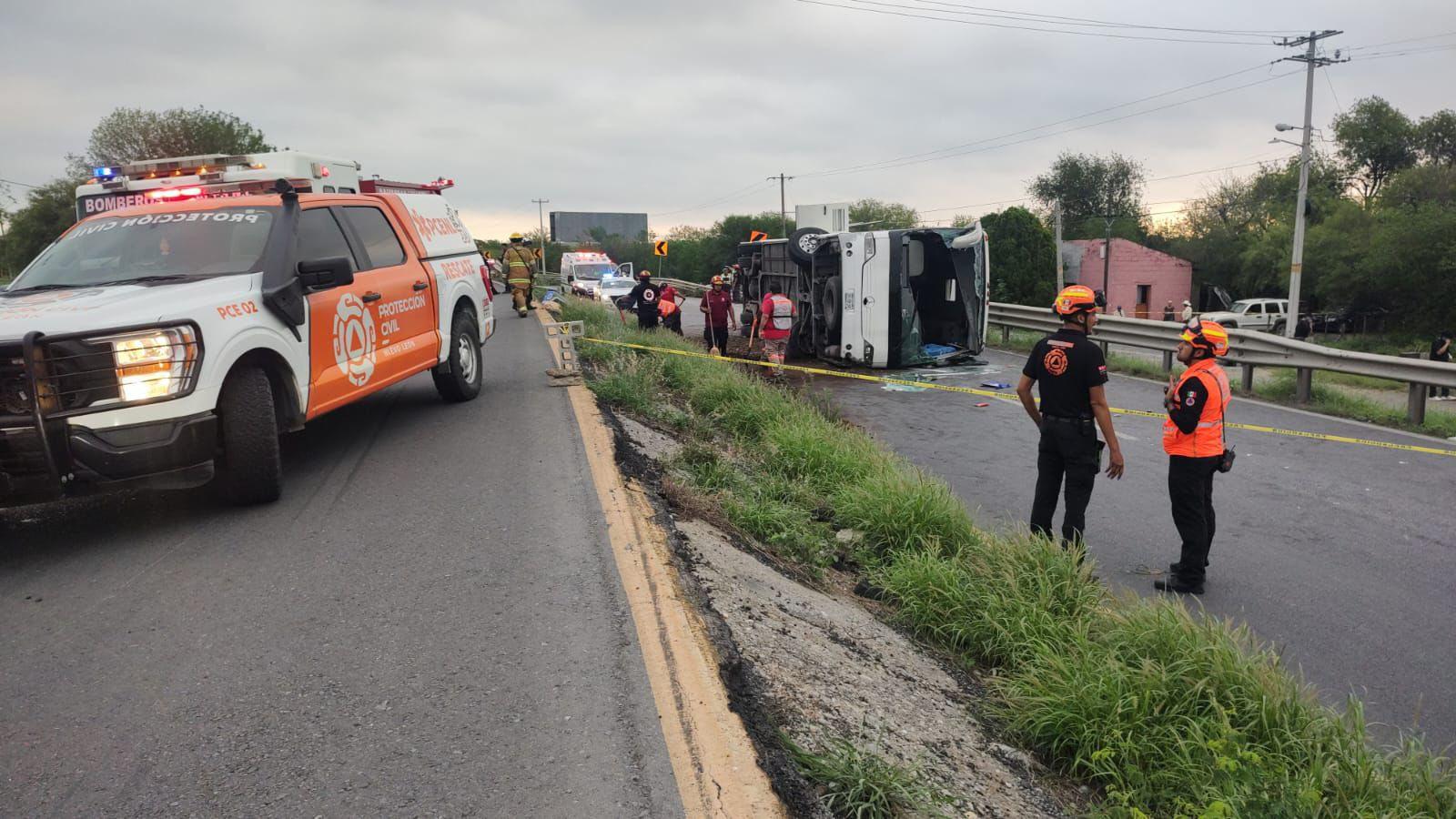 $!Mueren al menos 11 personas, entre ellos dos menores, en accidente de autobús en Nuevo León