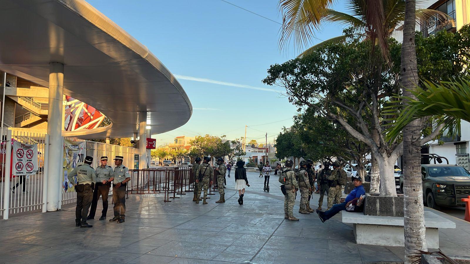 $!‘Blindan’ Estadio Teodoro Mariscal en el arranque del Carnaval de Mazatlán