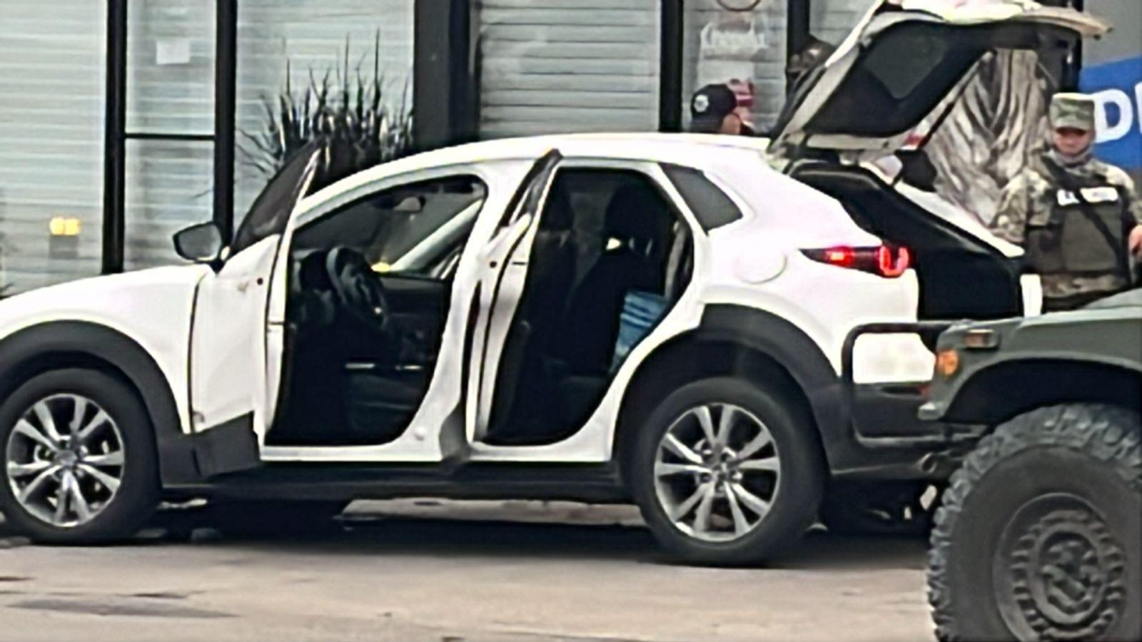 $!Aseguran vehículo con armas y ponchallantas tras reporte de disparos en Valle Alto, en Culiacán