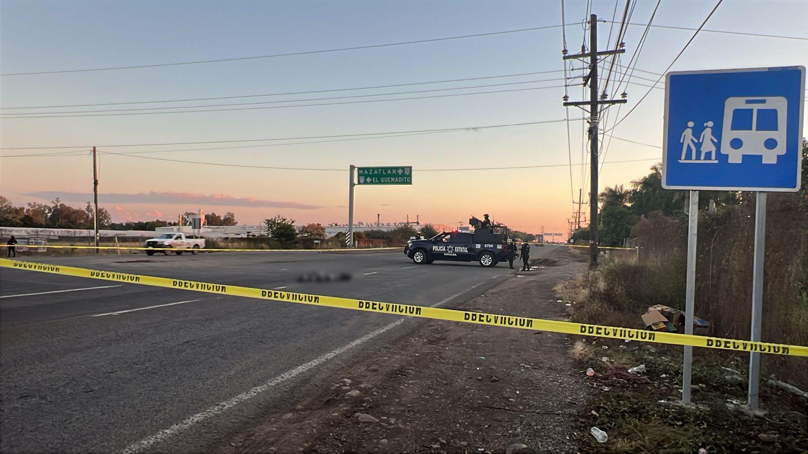 $!Hallan cuerpo envuelto en plástico sobre la autopista Culiacán-Mazatlán