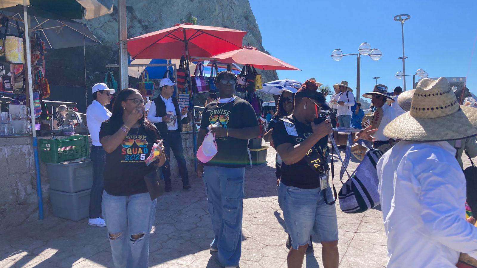 $!Arriba el Carnival Panorama con 4 mil 396 cruceristas