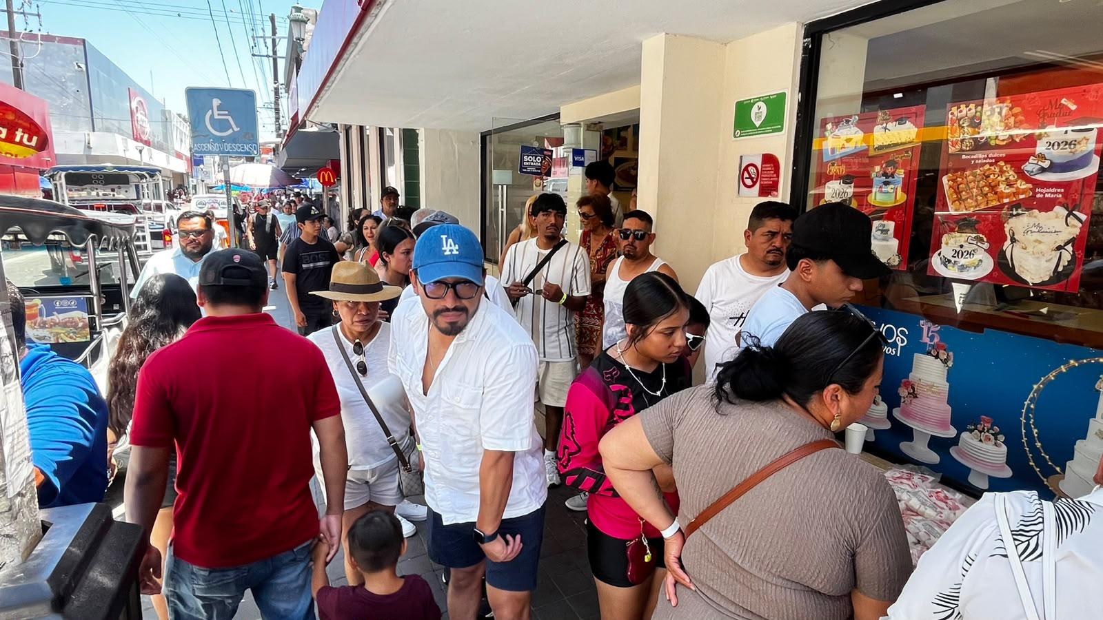 $!Centro de Mazatlán se reaviva con afluencia de turistas durante el fin de semana