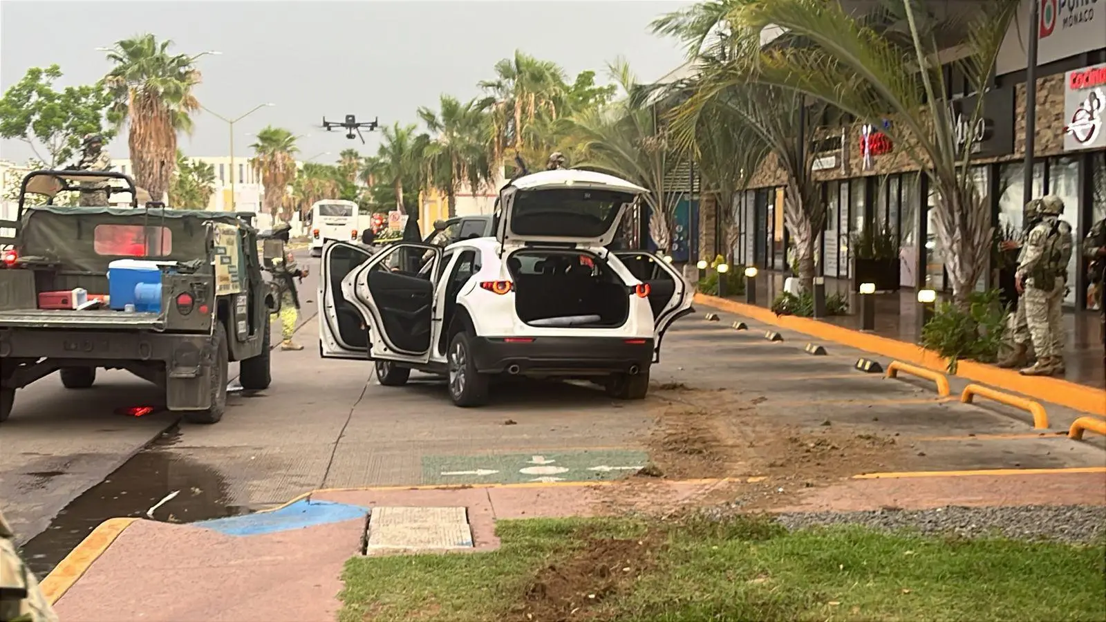 $!Aseguran vehículo con armas y ponchallantas tras reporte de disparos en Valle Alto, en Culiacán