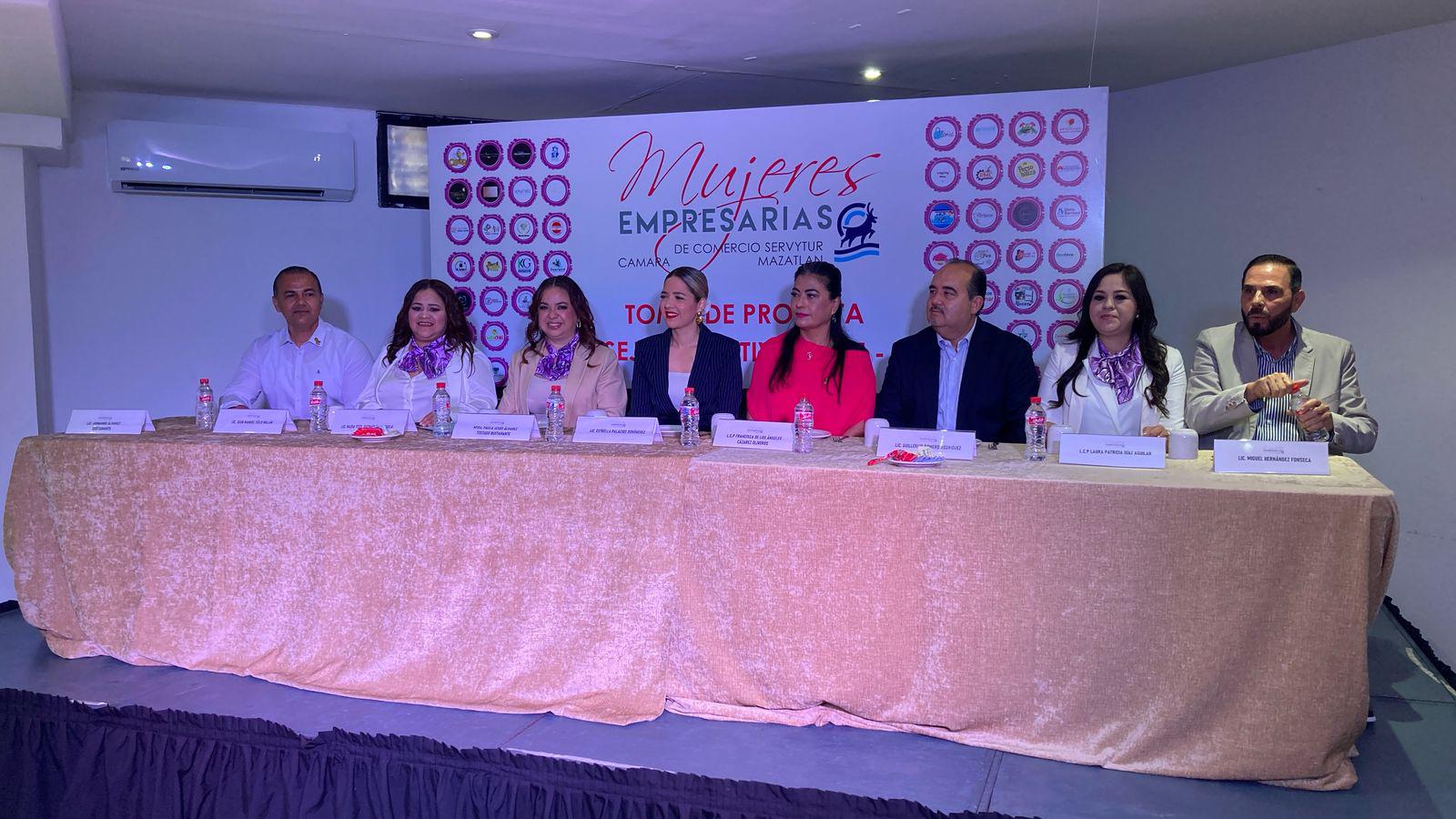 $!Rinde protesta Paola Álvarez como presidenta de la Comisión de Mujeres Empresarias de Canaco Mazatlán