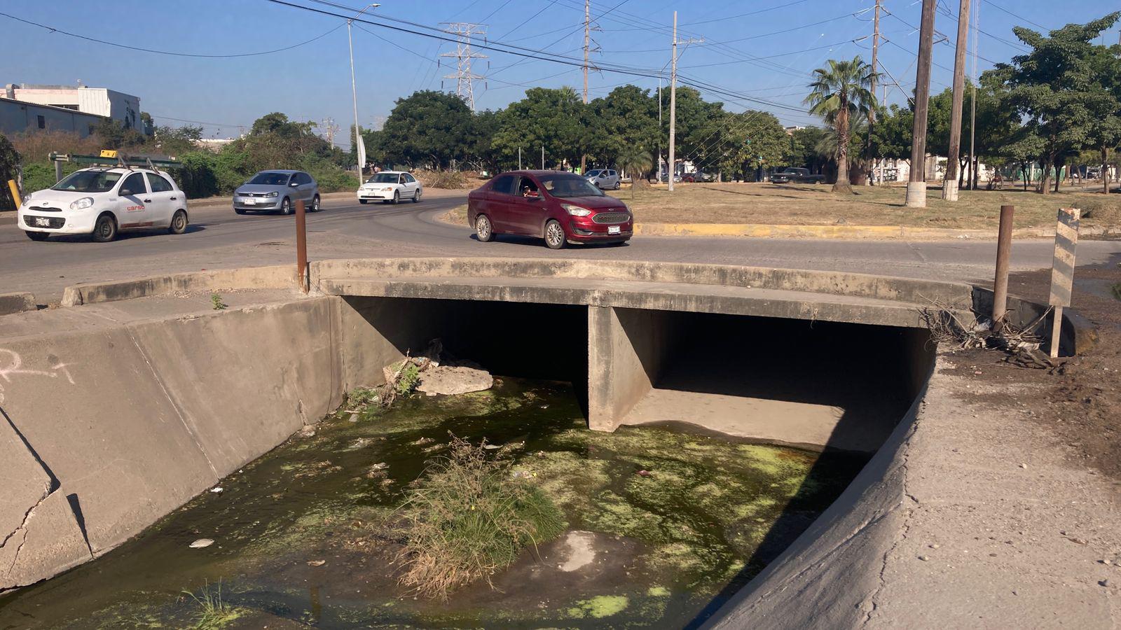 $!Canal sin protección en la Santa Rosa provoca constantes volcaduras en Mazatlán