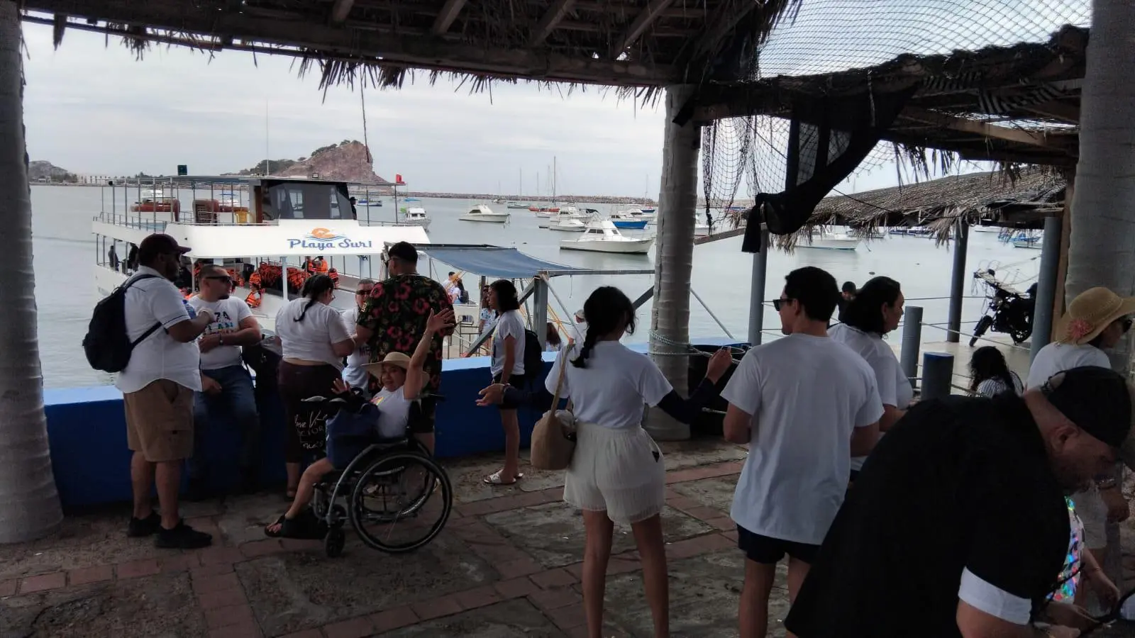 $!Mantienen catamaranes actividad moderada en Mazatlán en espera de Semana Santa