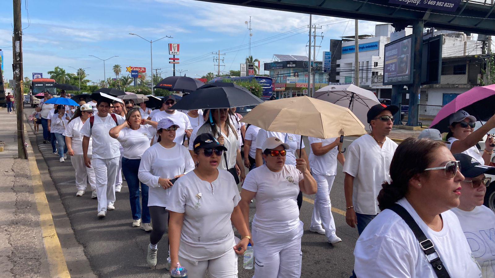$!Se manifiestan trabajadores del Seguro Social para exigir mejoras en el régimen de jubilaciones y pensiones