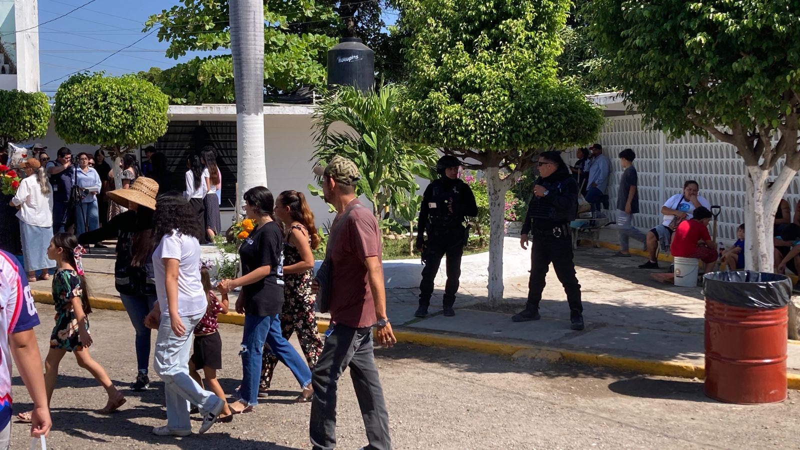 $!Refuerzan seguridad en panteones de Sinaloa durante el Día de Muertos