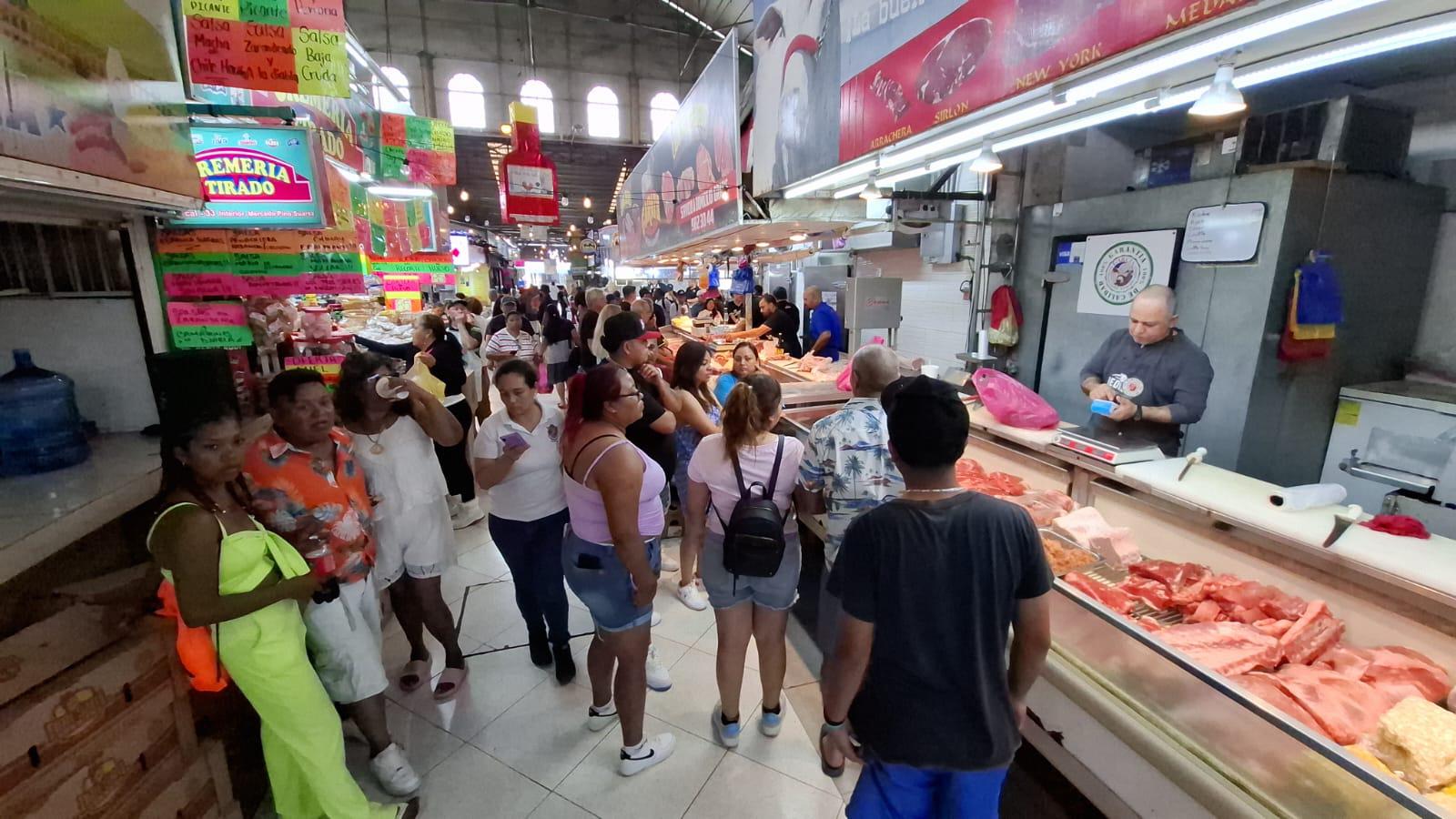 $!Cerdo, camarón y pollo, lo más buscado para la cena de Año Nuevo en el mercado Pino Suárez