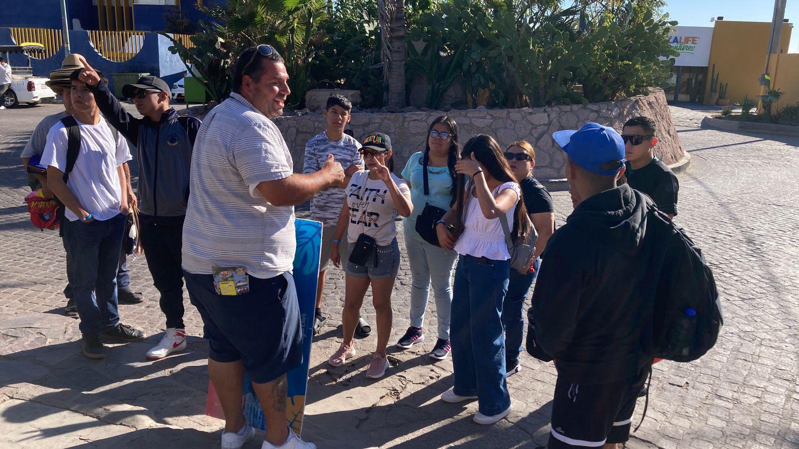 $!Decenas disfrutan la subida al Faro Mazatlán en domingo fresco